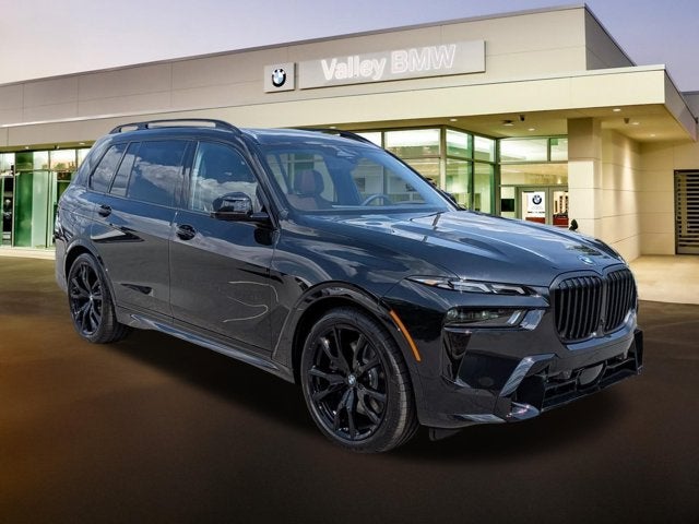 2027 BMW X7 xDrive40i in Black Sapphire Metallic — front three-quarter view