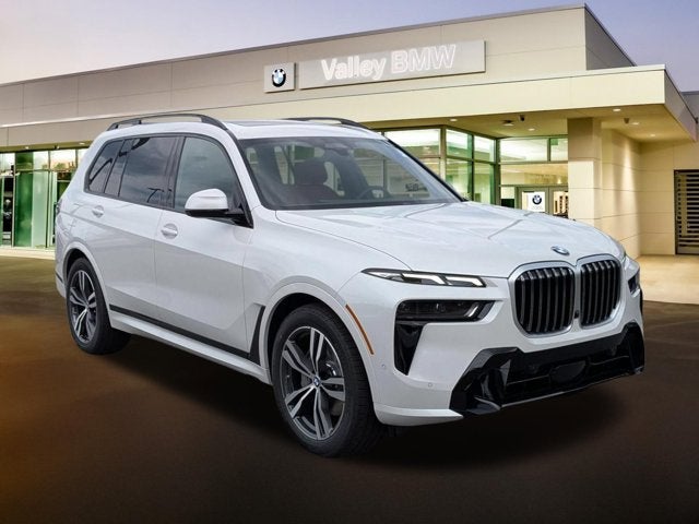2027 BMW X7 xDrive40i in Mineral White Metallic — front three-quarter view