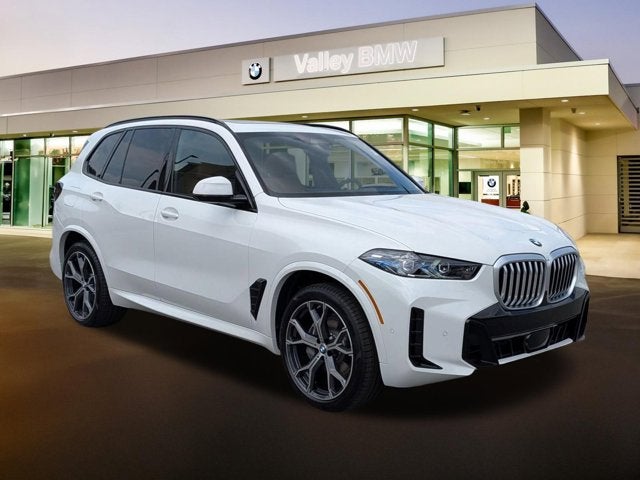 2026 BMW X5 xDrive40i in Alpine White — front three-quarter view
