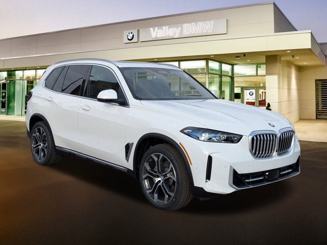 2026 BMW X5 xDrive40i in Alpine White — front three-quarter view